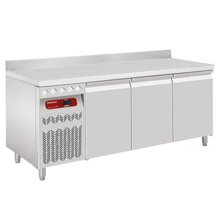 Diamond | Geventileerde koeltafel met "achterwand", 3 deuren GN 1/1, 405 Lit. groep aan linkerkant | DT178/P9AGX